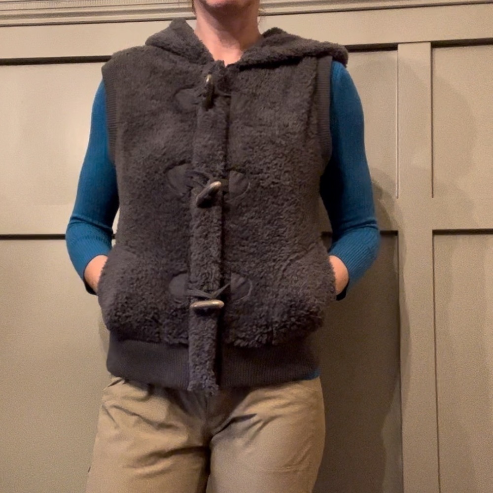 Pj Salvage Faux Fur Sherpa Vest W/ Hood Full Zip Toggle Buttons Gray Size Small